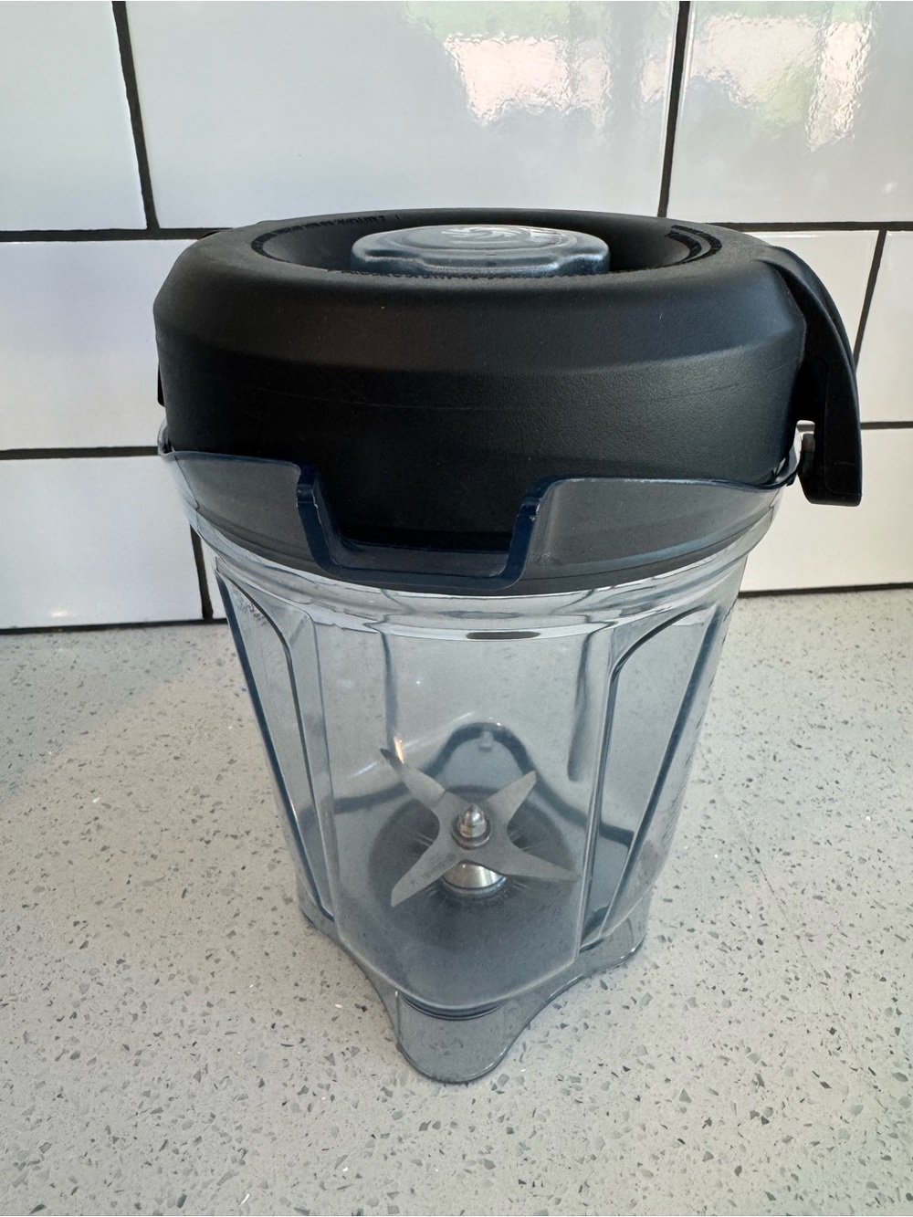 Vitamix Low-Profile 64-Ounce Container | Black Lid & Handle | EUC - Picture 3 of 10